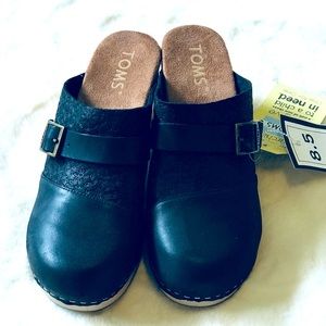 NWT TOMS Super Comfy Clogs